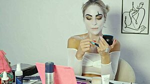 miss daisy diamond shows how to do harley quinn makeup for halloween