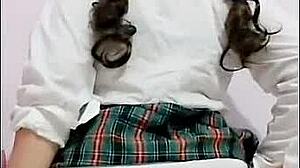 18-19 साल की बड़ी गांड वाली लड़कियां पब्लिक में मुठ मारती देखी