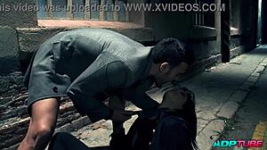 Follada en plena calle de noche