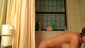 Russian oral games in the bath