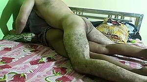 काली मैच्योर आंटी को पति ने गांड से चोदा आंटी कराह रही चिल्ला रही