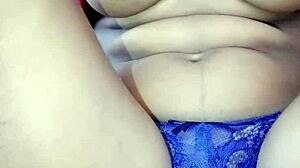 उसकी चूत उस बड़े लंड से जोरदार पेली जा रही