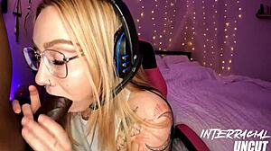 Thick pawg cant ignore black dick in her face while streaming