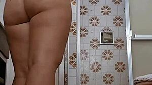 एग्जिबिशनिस्ट