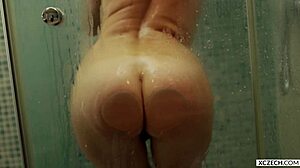 i enjoy a sexual shower with reina pornero