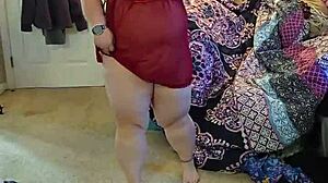 BBW babe strips out of her lingerie teasingly