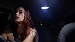 casada trabalha de motorista de aplicativo e faz sacanagens com passageiros no carro