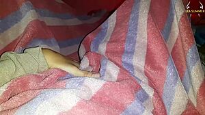 Me despierto con muchas ganas de tocarme el co�o no puedo evitar ensuciarme los dedos �te apetece