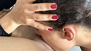 Mi Vecina Caliente Quiere Que Le Enseñe A Jugar Free Fire Con Mi Celular - Se Sienta Encima Mío