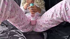 Does this asian teen masturbate her horny pussy to squirt?