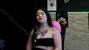 Morena Gostosa e Tatuada Mostra Seus Grandes Peitos no Jogo do Eu Nunca Logo Após Falar que Estanhou o Grelo da Amiga e o Que Fez no Sexo - Kalyca Watch on Sheer Red