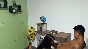 सौतेली बहन मुझे डीपथ्रोट चूसना और किस करना पसंद है!