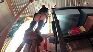 traigo falda no alcanzo alumna culona es grabada bajo falda