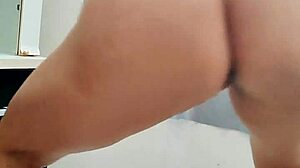 Amateur dancer forgets TikTok on live