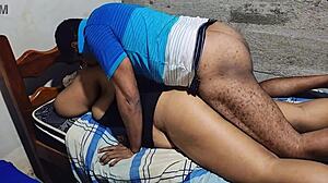 meia irm� vai na festa descansa e acaba sendo fudida pelo seu meio irm�o e leva muita gozada na boca