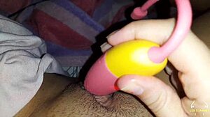 Me despierto con muchas ganas de tocarme el co�o no puedo evitar ensuciarme los dedos �te apetece