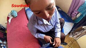 visite la casa de mi mejor amigo y me termine encontrando a su hermanastra terminamos cogiendo con ella mientras él no nos ve sub eng