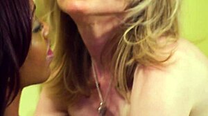 Intense Mature Mom Lesbian Fucking With Shaved Pussy