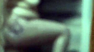 espío a mi cuñada excitada masturbándose