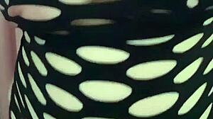 i love this sexy milf showing off her tits and ass