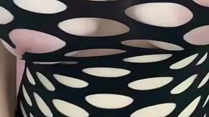 i love this sexy milf showing off her tits and ass