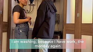 Mi hermanastro no est� en casa y yo termino jugando con su esposa a la m�dico y a la paciente para curar todos sus males haciendo el amor sobre la lavadora