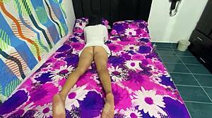 Padrastro pervertido le clava la verga directo al co�o a su hijastra cuando la dejan bajo su cuidado