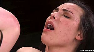 बंधी हुई बड़ी चूचियों वाली गुलाम को जोरदार चोदा