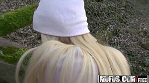 kiara pink bum smoke in public pick up mofos 😏