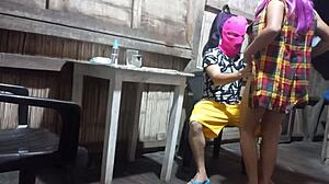 video reciente con madrastra de compañía ella se le insinúa al hijastro el hijastro se excita y hace algo sorprendente porno real casero