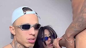 eu e minha mina caímos na quebrada errada e tivemos que aguentar a rola do negão