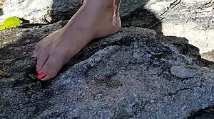 Flagrei 3 Gostosas Fazendo Xixi na Praia com as Coleguinhas Paty Bumbum Melissa Devassa Arlequina do Funk