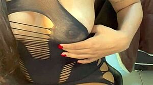 Linda Demais Oie, Featuring Hot Licking And Masturbation Scenes