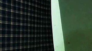 This shemale performs a hot mujra in saree