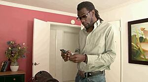 गोरी मिल्फ रंडी ने काला बडा लंड जोरदार चोदा