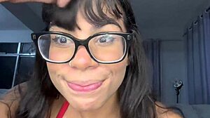 Novinha loses her phone and intimate videos she makes for her girlfriend leak online