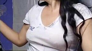 jovencita showing her panties on cam?