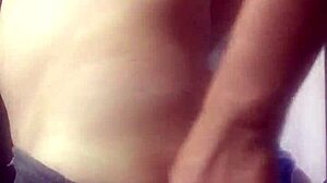 nứng quá, tôi đã thổ lộ cảm xúc với cô ấy trong buổi gặp gỡ đầy căng thẳng