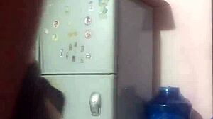 nứng quá, tôi đã thổ lộ cảm xúc với cô ấy trong buổi gặp gỡ đầy căng thẳng