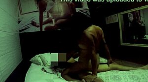 Gozando no pau do amante anal interracial