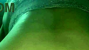 Culona latina follada vaginal con su consolador en el baño