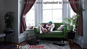 I, a hot british alt college student, play with my pussy untill I cum.