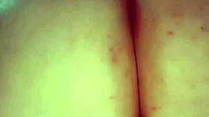 Culona latina follada vaginal con su consolador en el baño