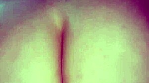 Culona latina follada vaginal con su consolador en el baño