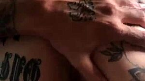 Chupando a Buceta da Rabuda e Ela Sentando de Costas