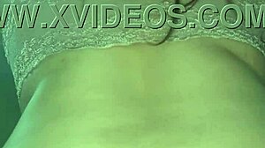 Culona latina follada vaginal con su consolador en el baño