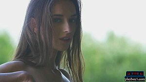 Perfect Milf Gloria Sol Performs Outdoor Striptease and Showoff