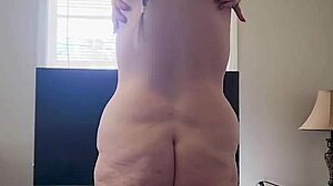 Hot Milf Naked Yoga Jerkoff