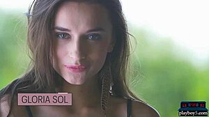 Perfect Milf Gloria Sol Performs Outdoor Striptease and Showoff