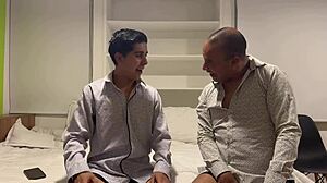 sex news discapacitado hace reventar de placer a su compa�ero con anal sex